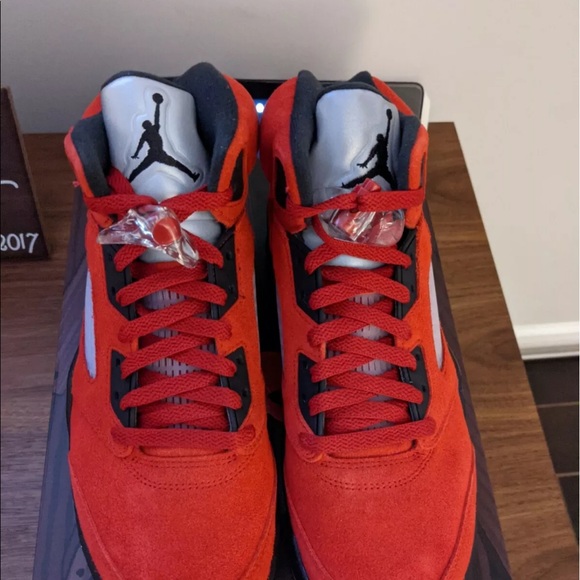 Athletic_Shoes